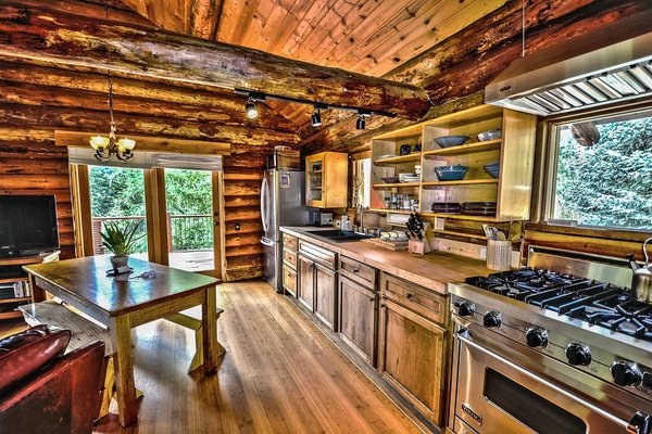 What are the best design tips for a rustic kitchen?